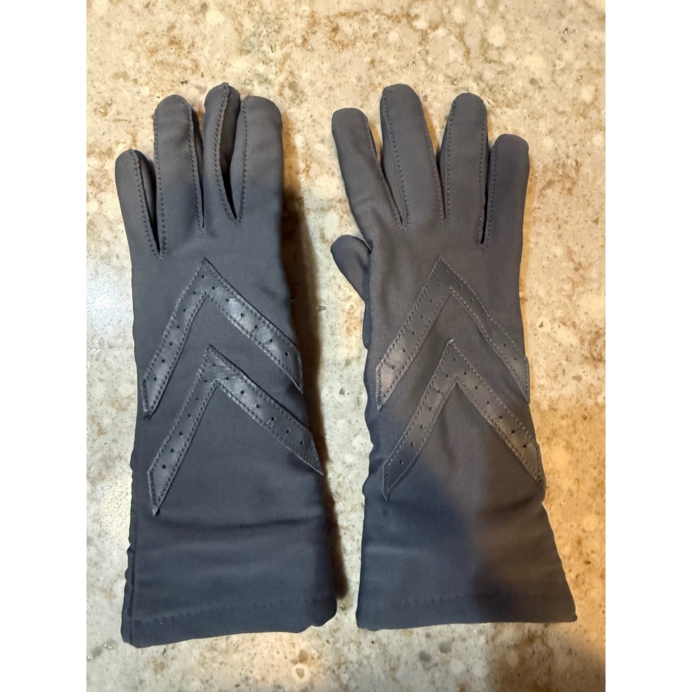Isotoner Womens Gray Spandex Chevron Detail Lined Gloves Style 24813 One Size
